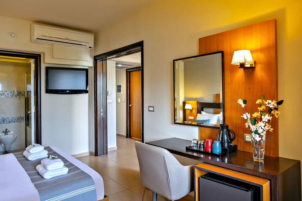 Zwei-Zimmer Suite mit Poolblick