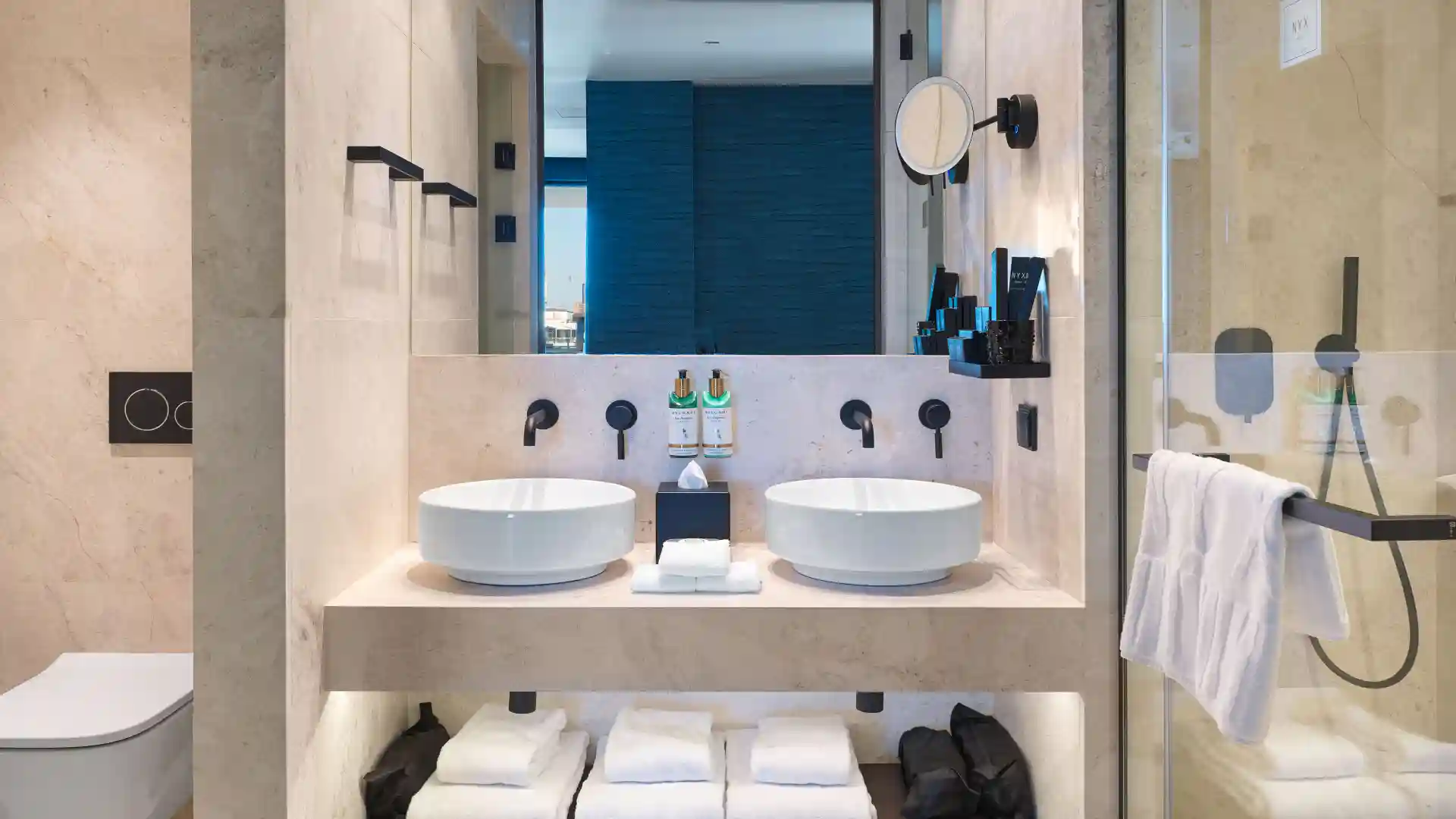 Heaven Acropolis Suite with Lounge Access