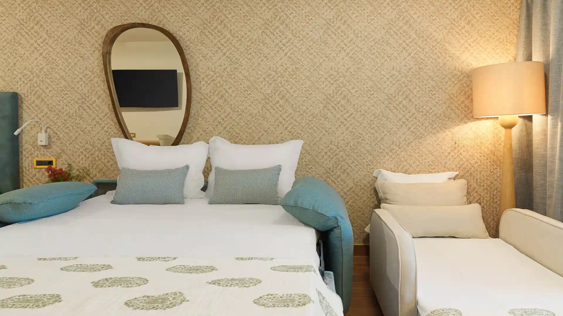 Deluxe Zimmer mit Gartenblick & Poolblick