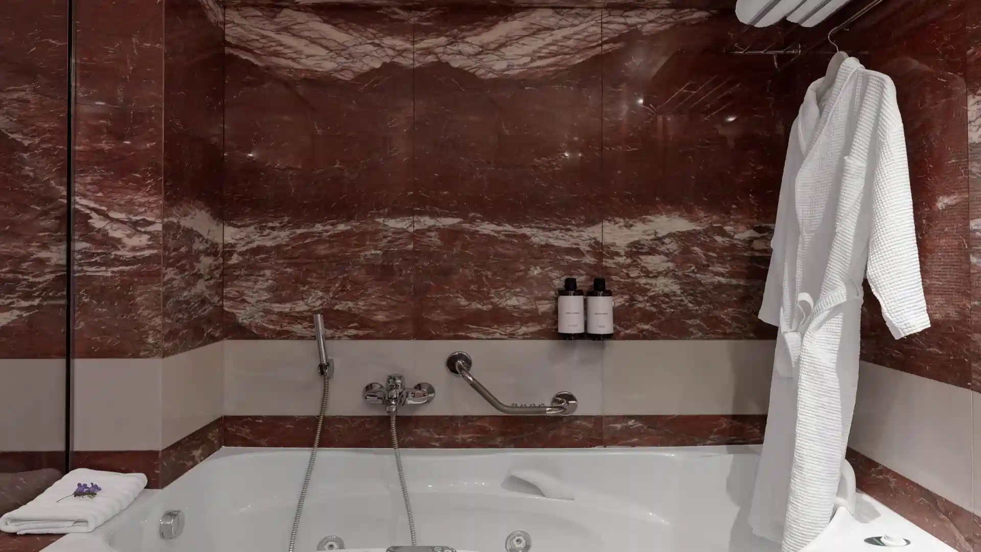 Executive Suite mit einem Schlafzimmer und privatem Pool
